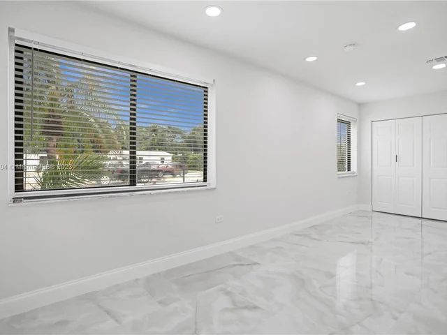 40 NW 125th St, North Miami FL 33168