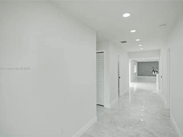 40 NW 125th St, North Miami FL 33168