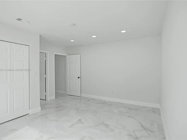 40 NW 125th St, North Miami FL 33168