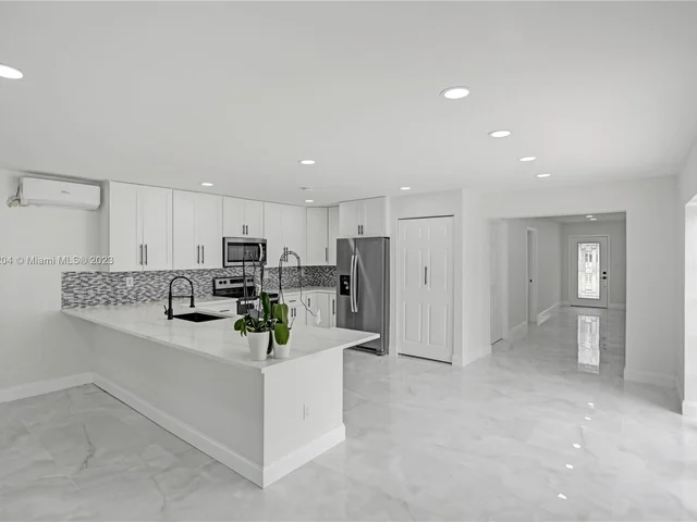 40 NW 125th St, North Miami FL 33168