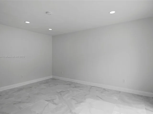 40 NW 125th St, North Miami FL 33168