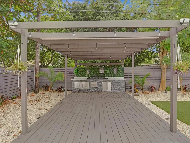 40 NW 125th St, North Miami FL 33168