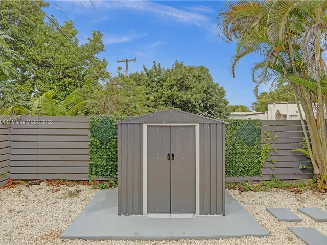 40 NW 125th St, North Miami FL 33168