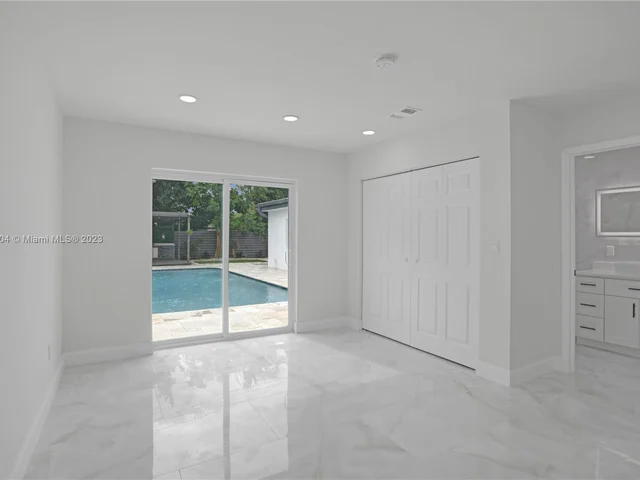 40 NW 125th St, North Miami FL 33168