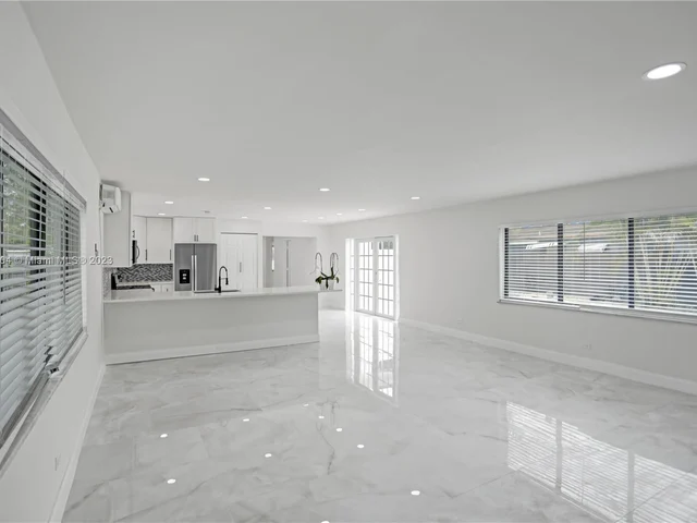 40 NW 125th St, North Miami FL 33168