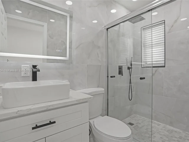 40 NW 125th St, North Miami FL 33168