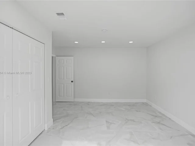 40 NW 125th St, North Miami FL 33168