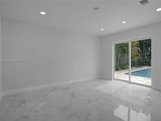 40 NW 125th St, North Miami FL 33168