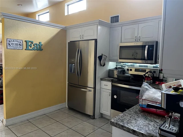 250 SW 68th Ave, Miami FL 33144