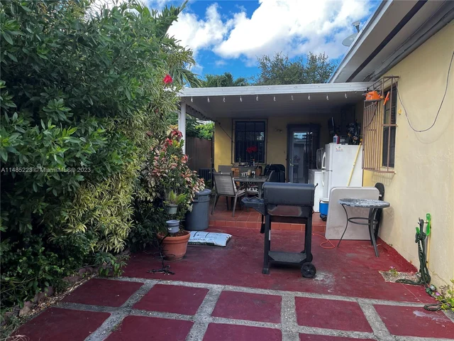 250 SW 68th Ave, Miami FL 33144