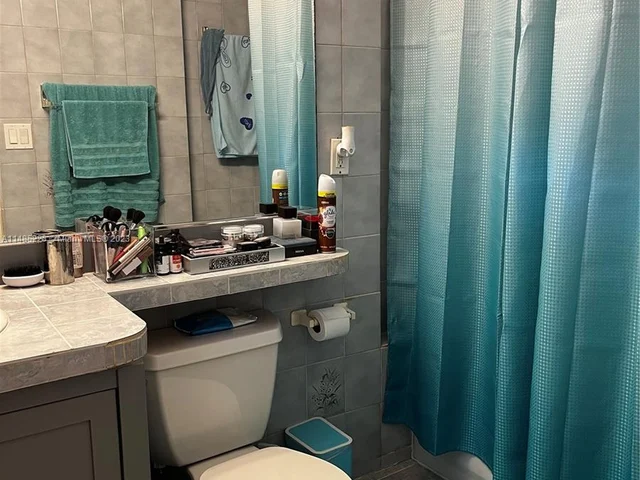 250 SW 68th Ave, Miami FL 33144