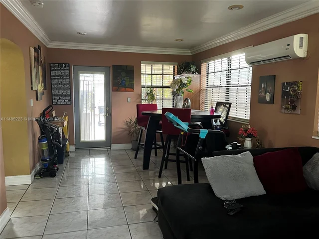 250 SW 68th Ave, Miami FL 33144