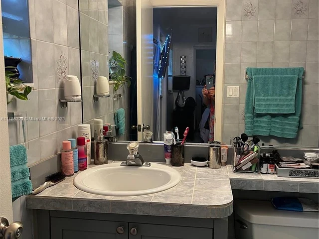 250 SW 68th Ave, Miami FL 33144