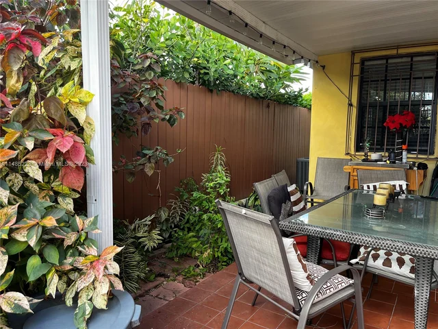 250 SW 68th Ave, Miami FL 33144