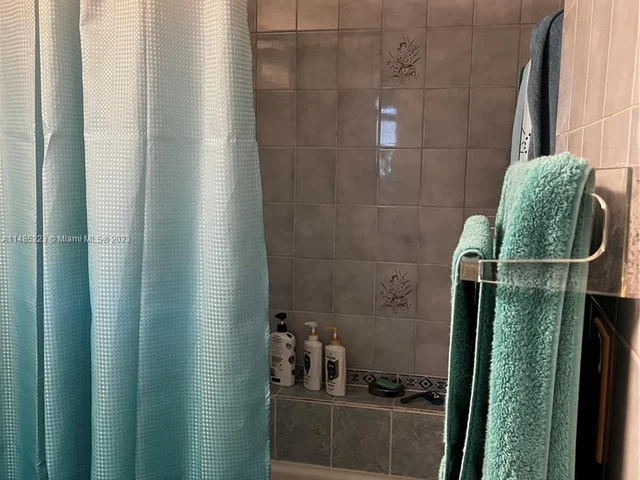 250 SW 68th Ave, Miami FL 33144