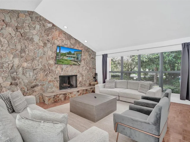 4020 NW 101st Dr, Coral Springs FL 33065