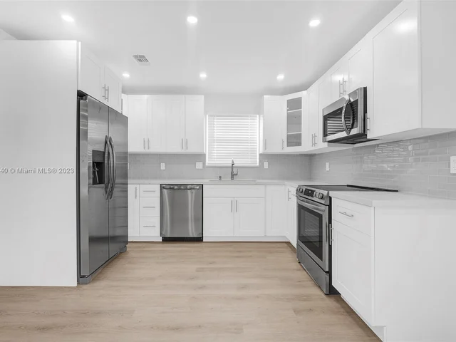 611 SW 11th Dr, Deerfield Beach FL 33441