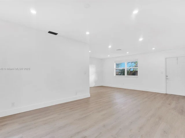 611 SW 11th Dr, Deerfield Beach FL 33441