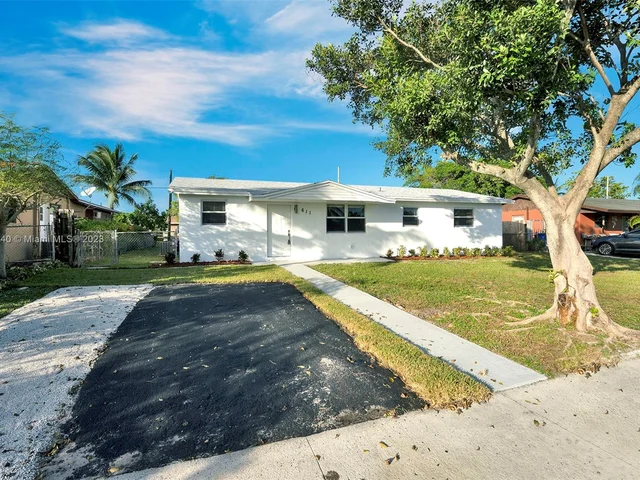 611 SW 11th Dr, Deerfield Beach FL 33441