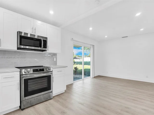 611 SW 11th Dr, Deerfield Beach FL 33441