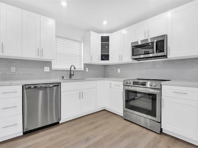 611 SW 11th Dr, Deerfield Beach FL 33441