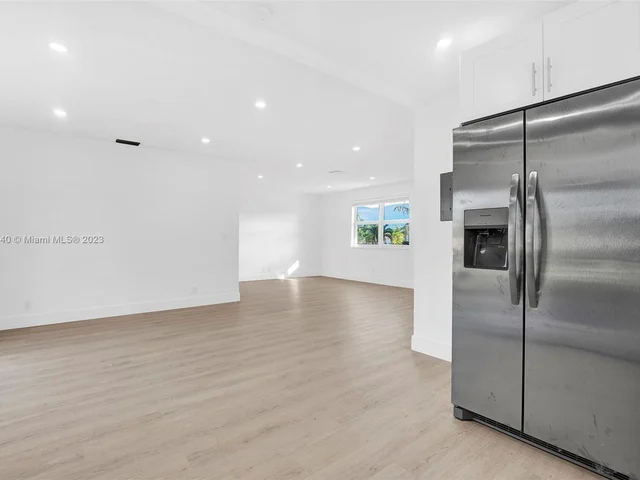 611 SW 11th Dr, Deerfield Beach FL 33441