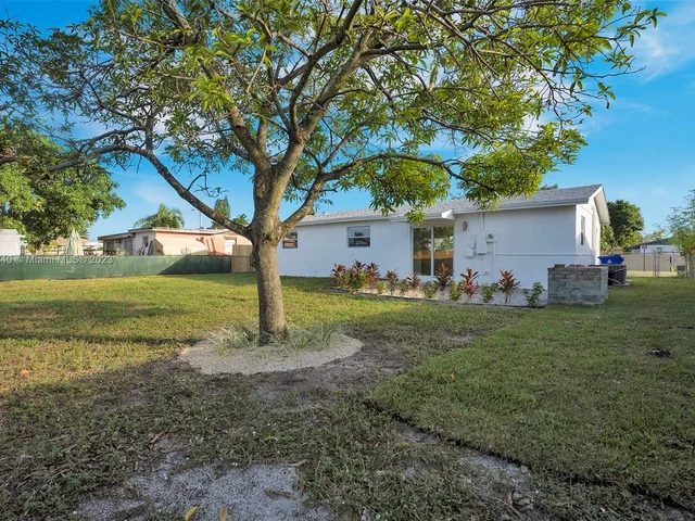 611 SW 11th Dr, Deerfield Beach FL 33441