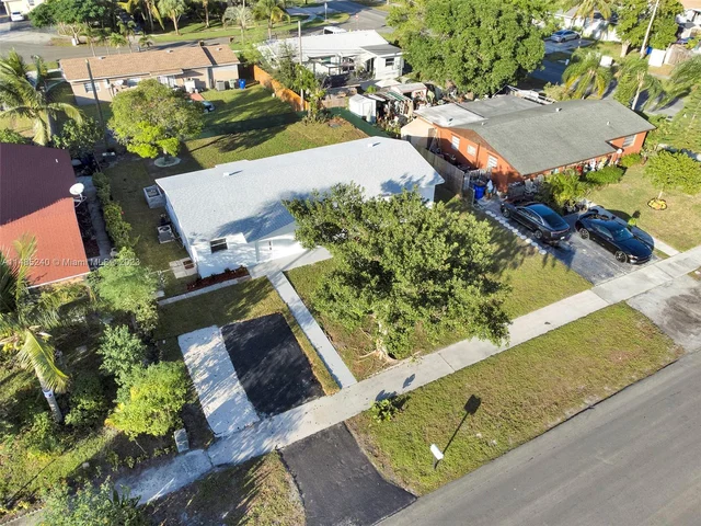 611 SW 11th Dr, Deerfield Beach FL 33441