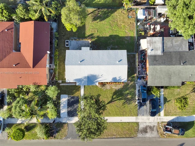 611 SW 11th Dr, Deerfield Beach FL 33441