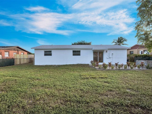 611 SW 11th Dr, Deerfield Beach FL 33441