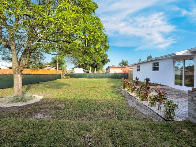 611 SW 11th Dr, Deerfield Beach FL 33441