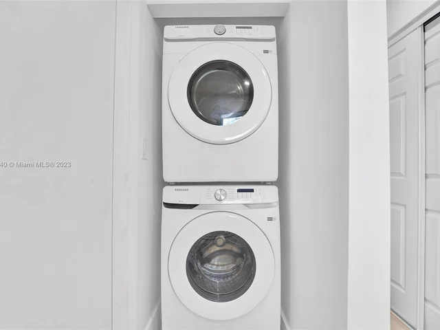 611 SW 11th Dr, Deerfield Beach FL 33441