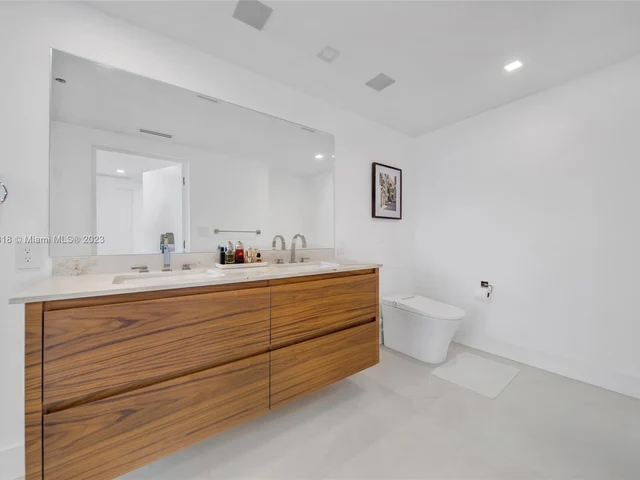 200 Biscayne Boulevard Way # 1406, Miami FL 33131