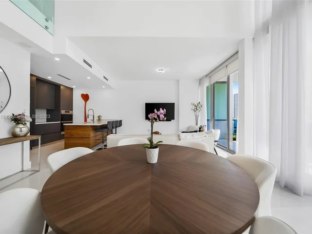 200 Biscayne Boulevard Way # 1406, Miami FL 33131