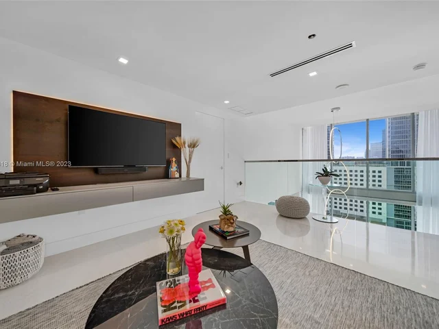 200 Biscayne Boulevard Way # 1406, Miami FL 33131