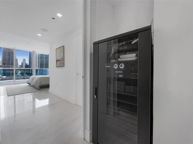 200 Biscayne Boulevard Way # 1406, Miami FL 33131