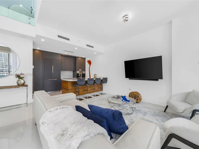 200 Biscayne Boulevard Way # 1406, Miami FL 33131