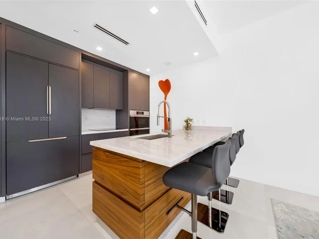 200 Biscayne Boulevard Way # 1406, Miami FL 33131