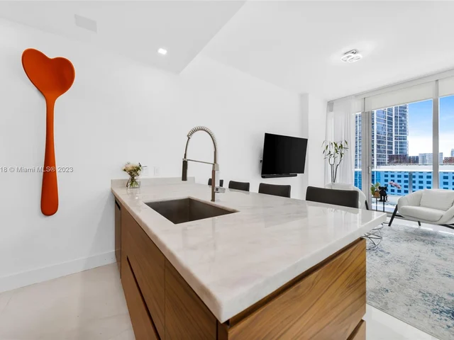 200 Biscayne Boulevard Way # 1406, Miami FL 33131