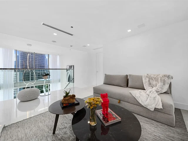 200 Biscayne Boulevard Way # 1406, Miami FL 33131