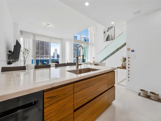 200 Biscayne Boulevard Way # 1406, Miami FL 33131