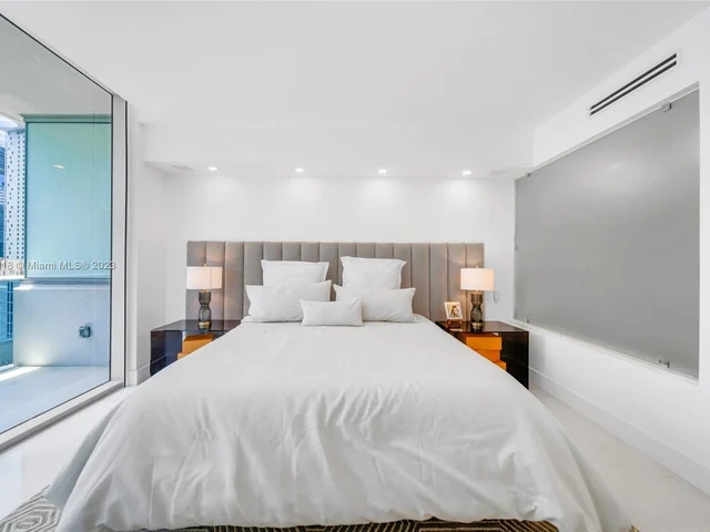 200 Biscayne Boulevard Way # 1406, Miami FL 33131