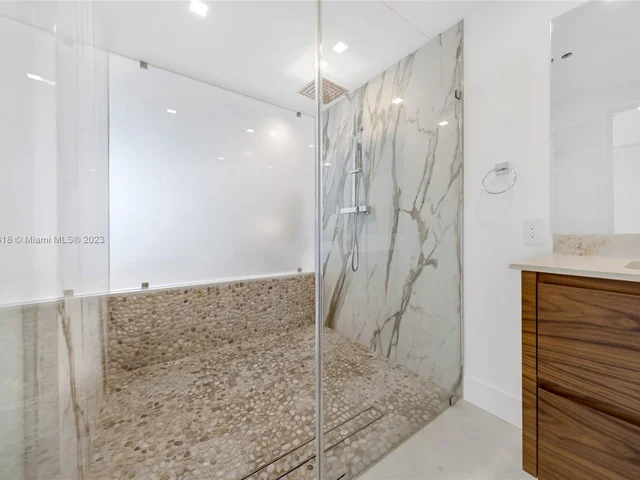 200 Biscayne Boulevard Way # 1406, Miami FL 33131