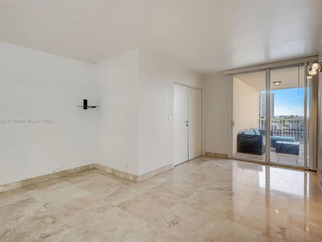121 Golden Isles Dr # 607, Hallandale Beach FL 33009