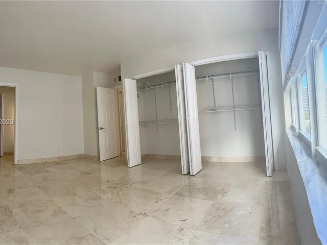 121 Golden Isles Dr # 607, Hallandale Beach FL 33009