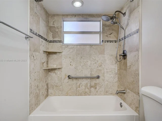 121 Golden Isles Dr # 607, Hallandale Beach FL 33009