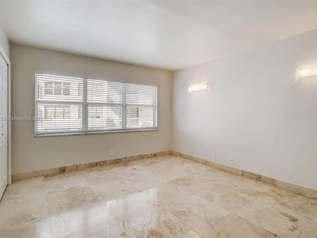 121 Golden Isles Dr # 607, Hallandale Beach FL 33009