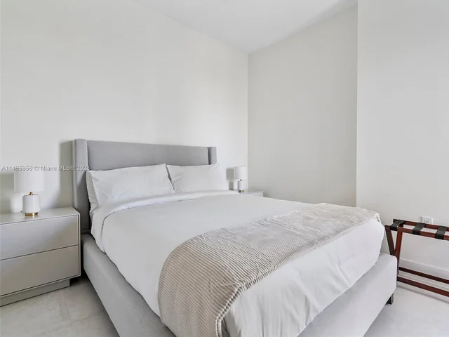 239 SW 9 # 2003, Miami FL 33130