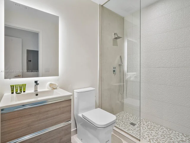 239 SW 9 # 2003, Miami FL 33130