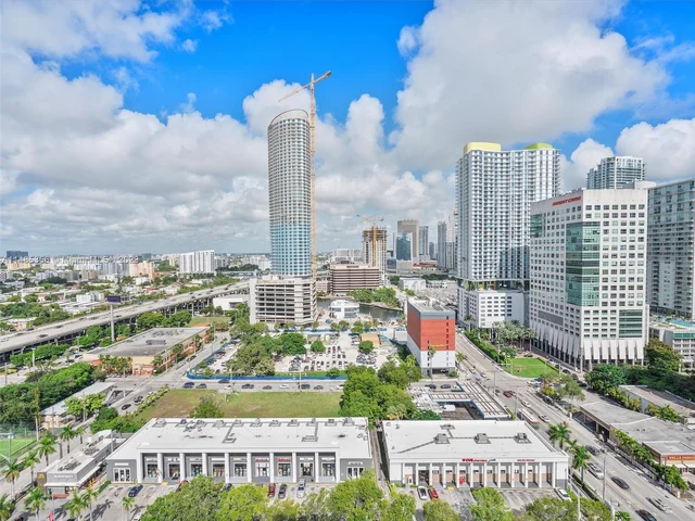 239 SW 9 # 2003, Miami FL 33130